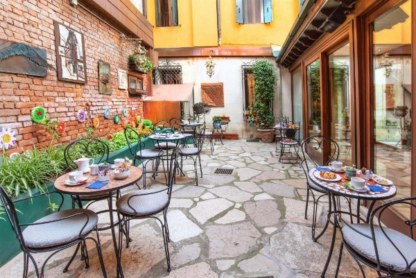 Hotel La Fenice et Des Artistes image 19