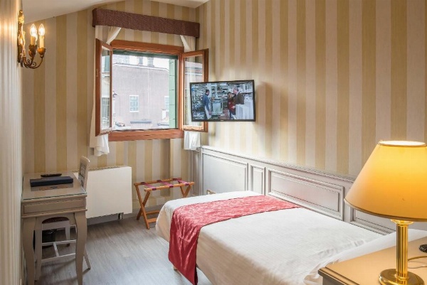 Hotel La Fenice et Des Artistes image 29