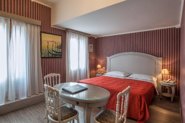 Hotel La Fenice et Des Artistes image 7